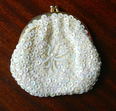 Gorgeous Vintage Sequin Beaded Snap Clamshell Frame Gold Tone Change Purse