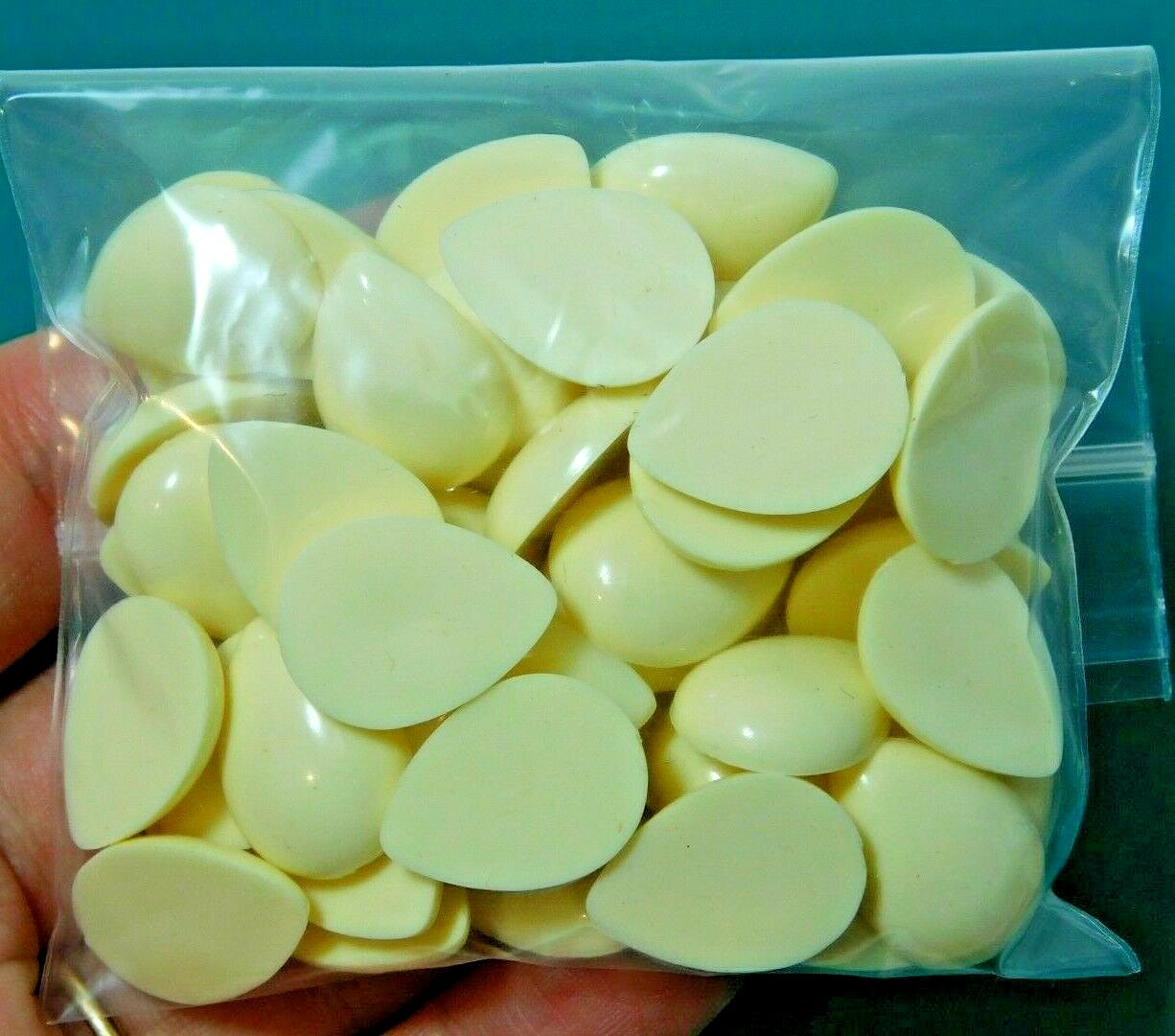 Vintage Lot Cab Plastic Beads Jewelry Maker Teardrop Cream 50pc 14 x 19mm B14