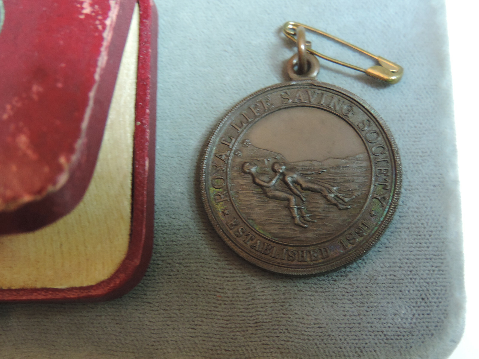 Vtg British Royal Life Saving Society Swimming Award Medal 1934 Orig Box Cf 94.3