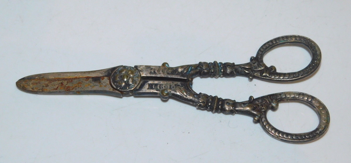 Vintage Silver Plated Ornate Grape Cutters Shears Sizzors